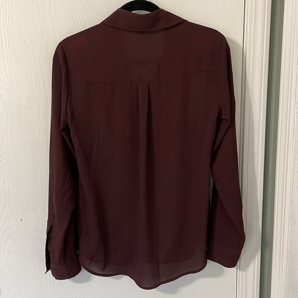 Express NWT Semi Sheer Chevron Pattern Red/White/Burgundy Button Down Size Small - Picture 7 of 8